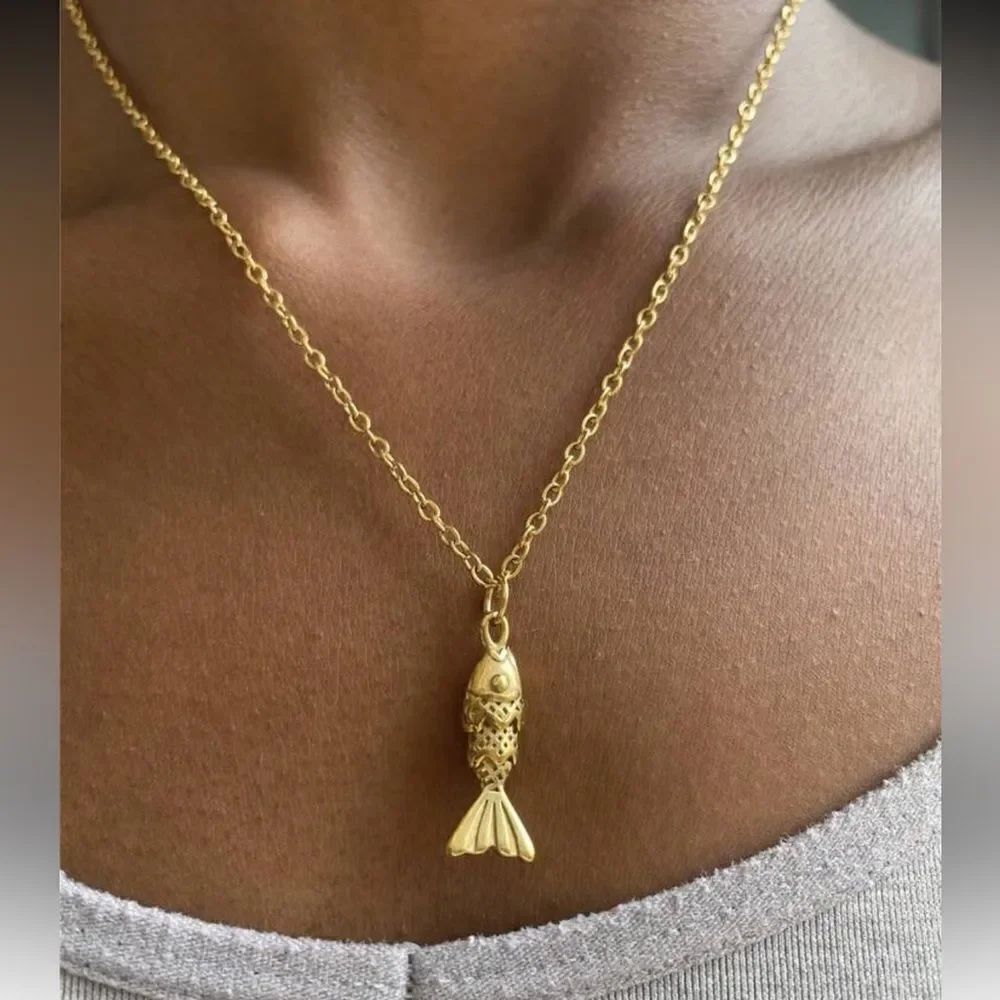 Gold Fish Pendant Necklace A1351